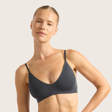 Model's Headshot - Alisa Pensola